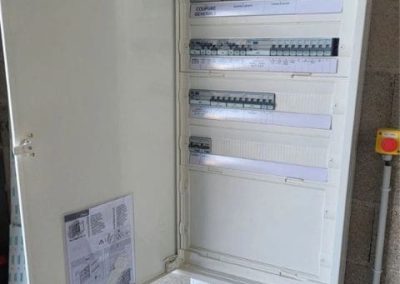 Photo d'un coffret électrique ouvert