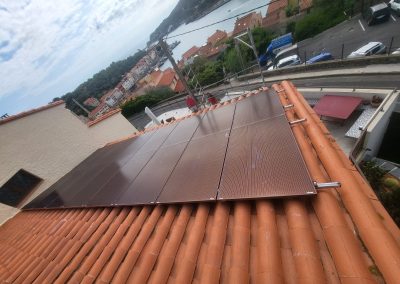 Toit recouvert d'une installation photovoltaïque