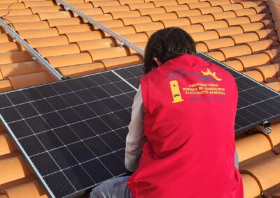Installation de panneaux photovoltaïque sur le toit d'une maison